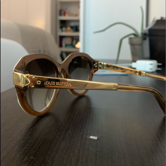 Women’s Louis Vuitton sunglasses - Picture 4 of 6